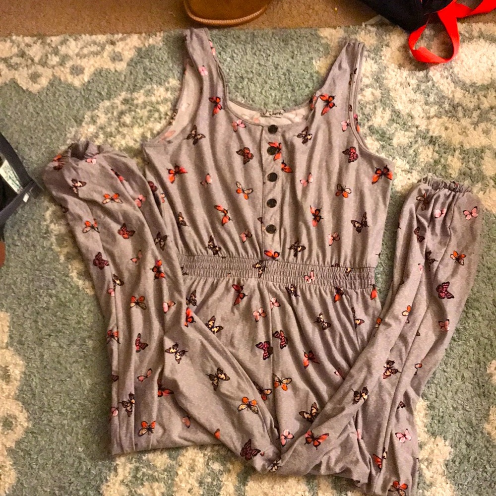 Super flowy jump suit, jumper, romper. With two pockets.